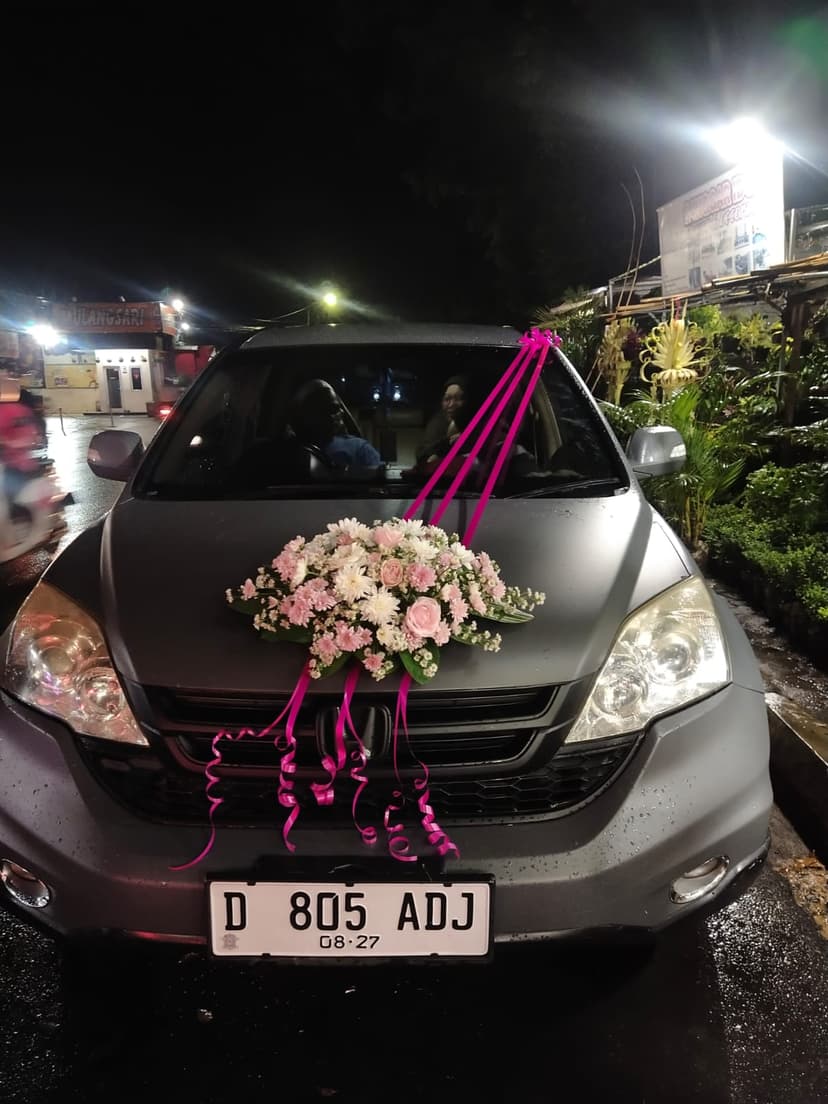 https://salsaflorist.com/image/produk/Bunga-Mobil/Bunga-Mobil-Model-18-0.jpeg